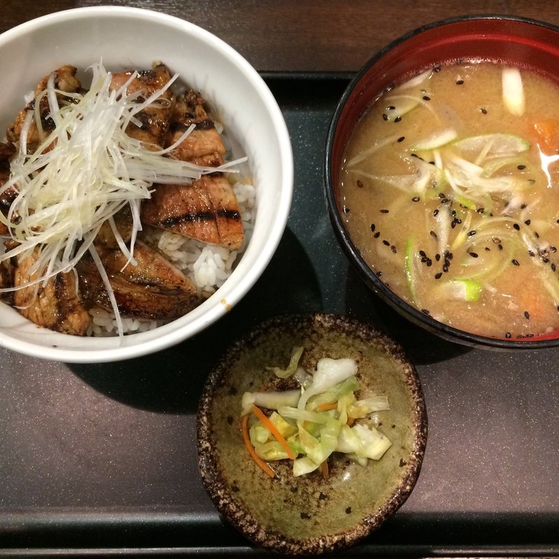 特上国産本ロース豚丼 豚汁セット ハーフ(北海道十勝豚丼 なまらうまいっしょ！ 平塚駅北口店)