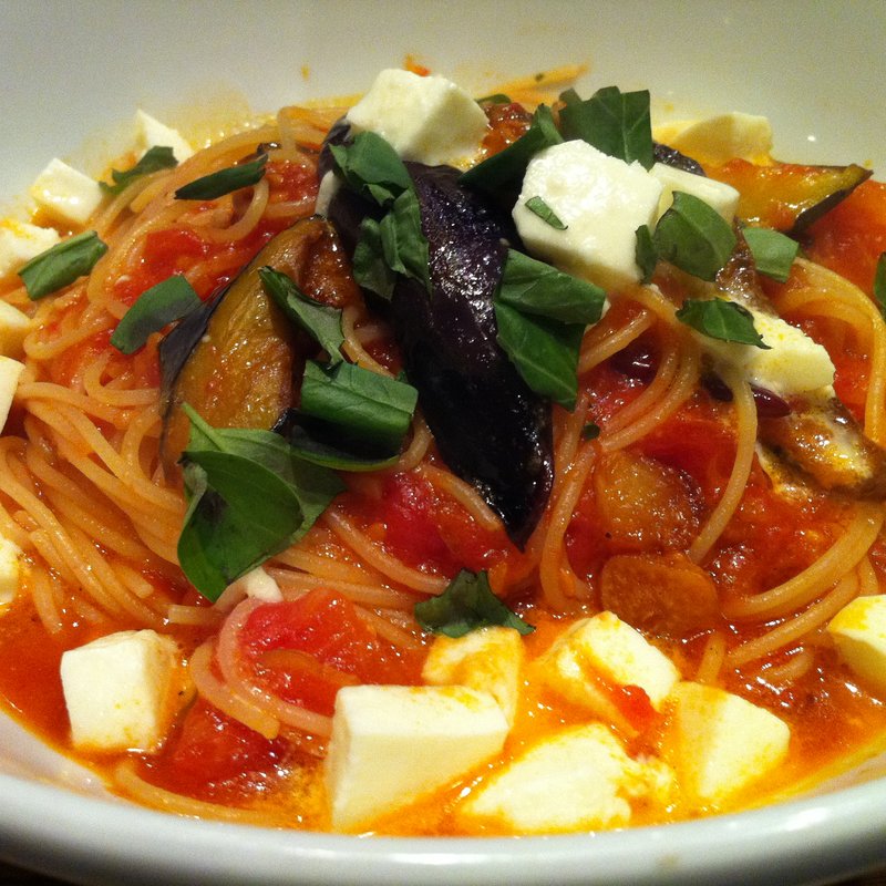 モッツァレラチーズとなすのトマトスパ(すぱじろう 赤坂)