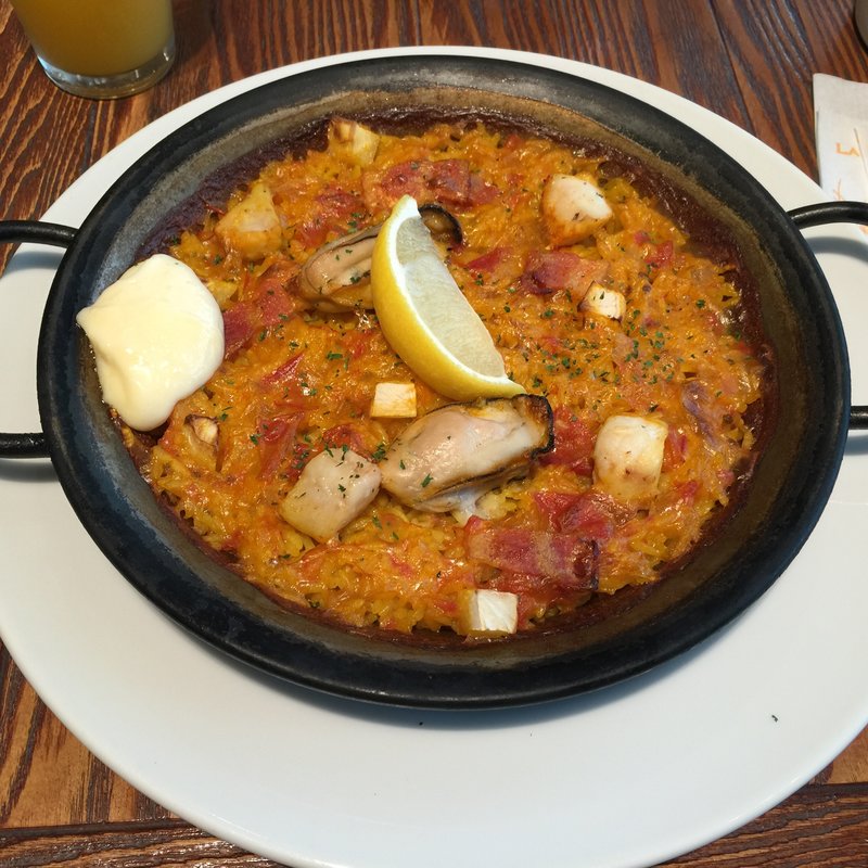牡蠣とフグのパエリア(Bar Español LA BODEGA 渋谷店（バル エスパニョール ラ ボデガ）)