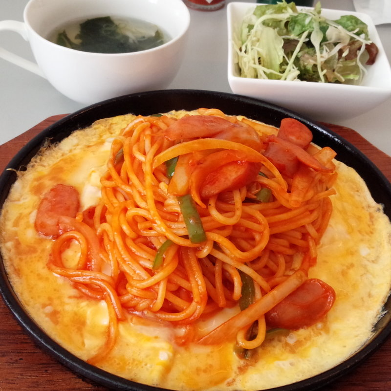 オススメふわふわ卵の鉄板ナポリタン(Loop )