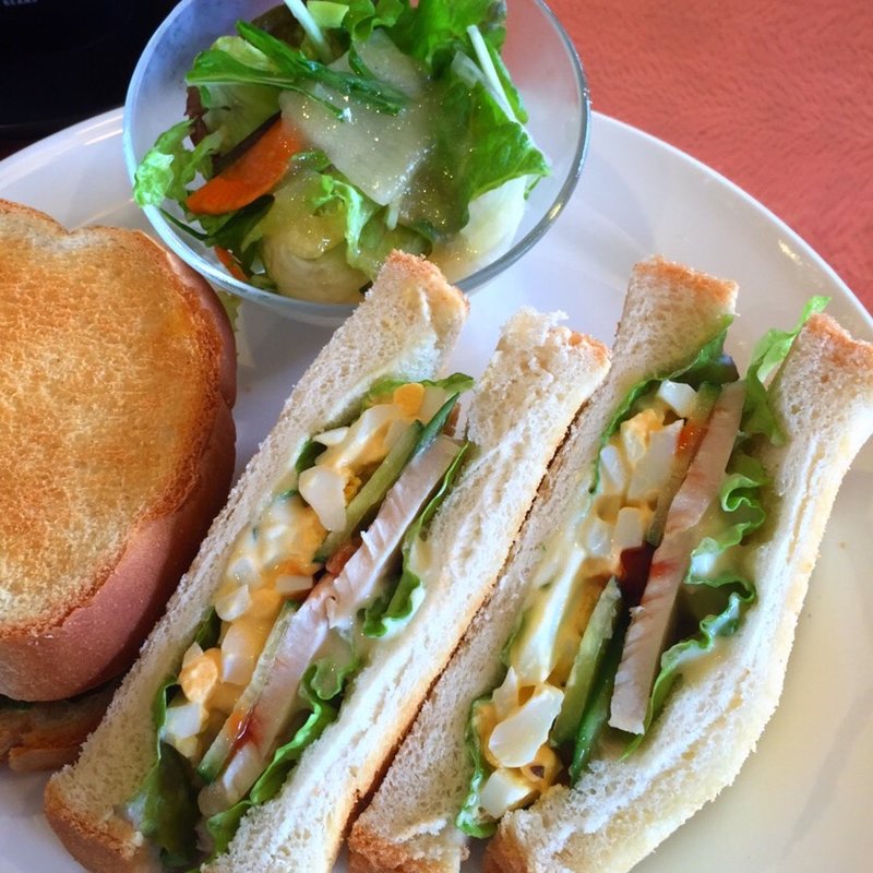 蒸し鶏とタマゴのホットサンド(珈琲館)