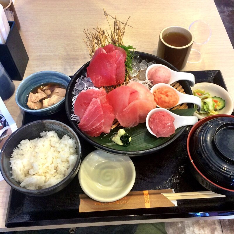 豪快定食(まぐろ一船買い問屋 バンノウ水産 清水店 )