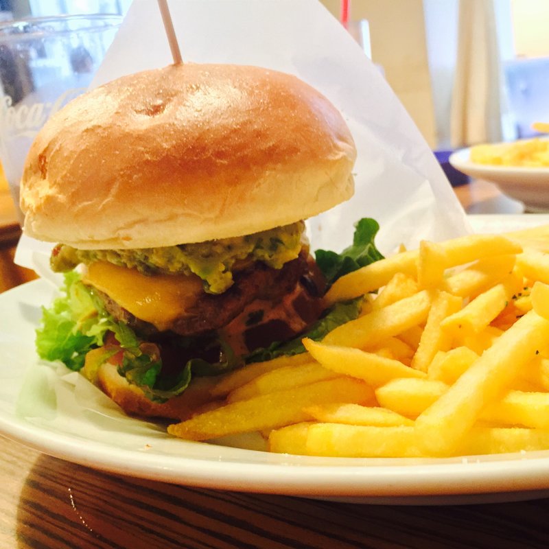 ホーリーワカモーレバーガー アボカド入り(リルリール （LIL'RIRE CAFE）)