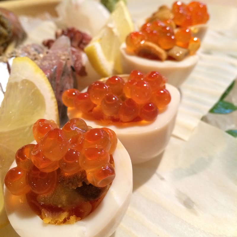 うにといくらのせ半熟卵(池田屋)