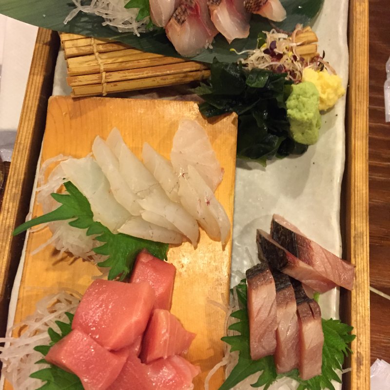 生本まぐろと鮮魚の御造り四点盛り(魚箱(とろばこ) 大井町店)