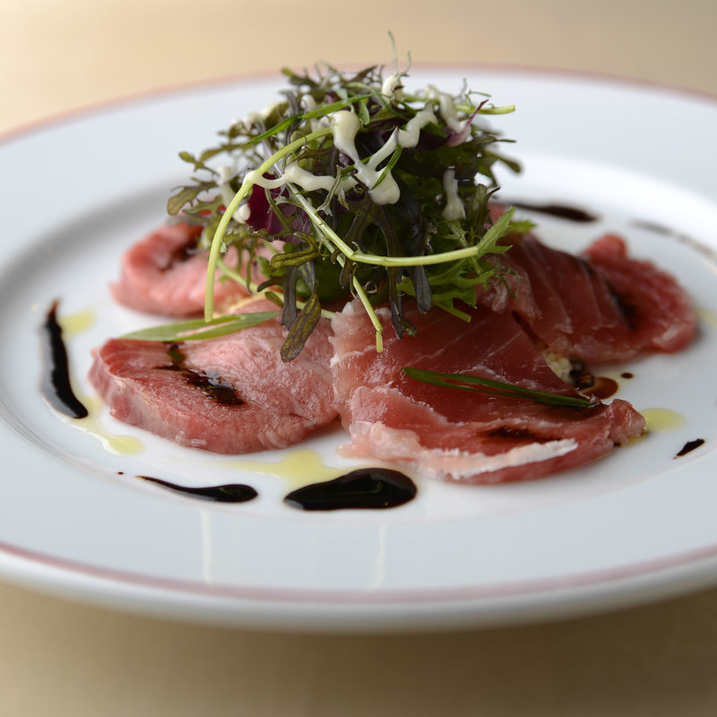 マグロのカルパッチョ(パリのワイン食堂)