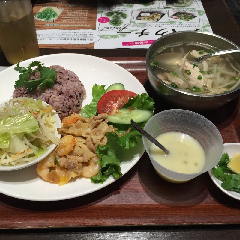 日替わりベトナム屋台定食セット(バインセオ サイゴン 有楽町店 )