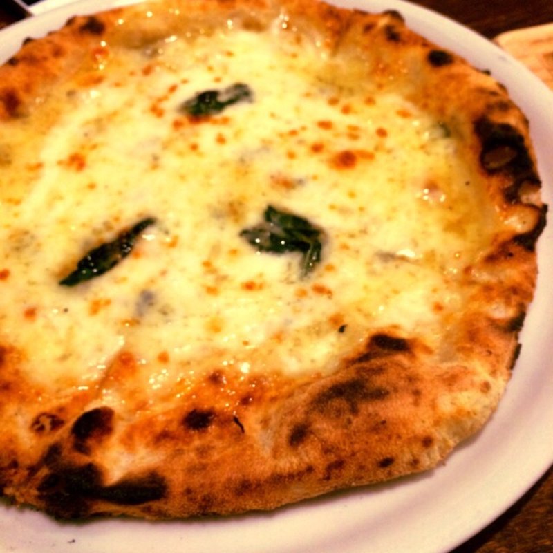 クワトロフォルマッジ(PIZZERIA&BAR LOGIC)