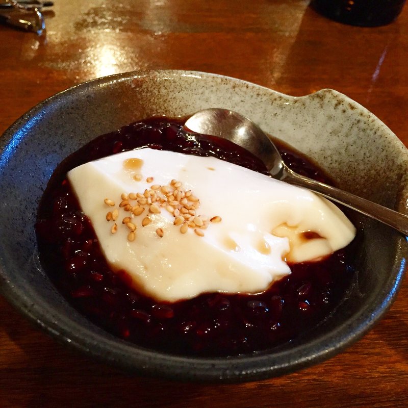 西表島黒紫米のぜんざい ジーマミドーフと黒糖ソース(パイン館のとなり )