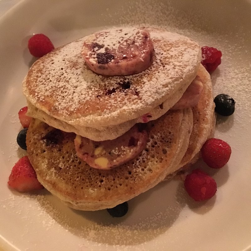 ベリーベリーパンケーキ w/ ベリーバター(bills 横浜赤レンガ倉庫)