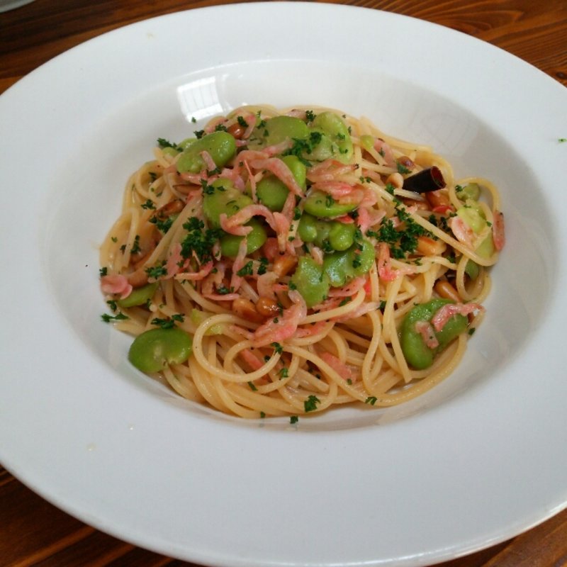 桜海老とそら豆と松の実のペペロンチーノ(イタめし屋 GUSTO)