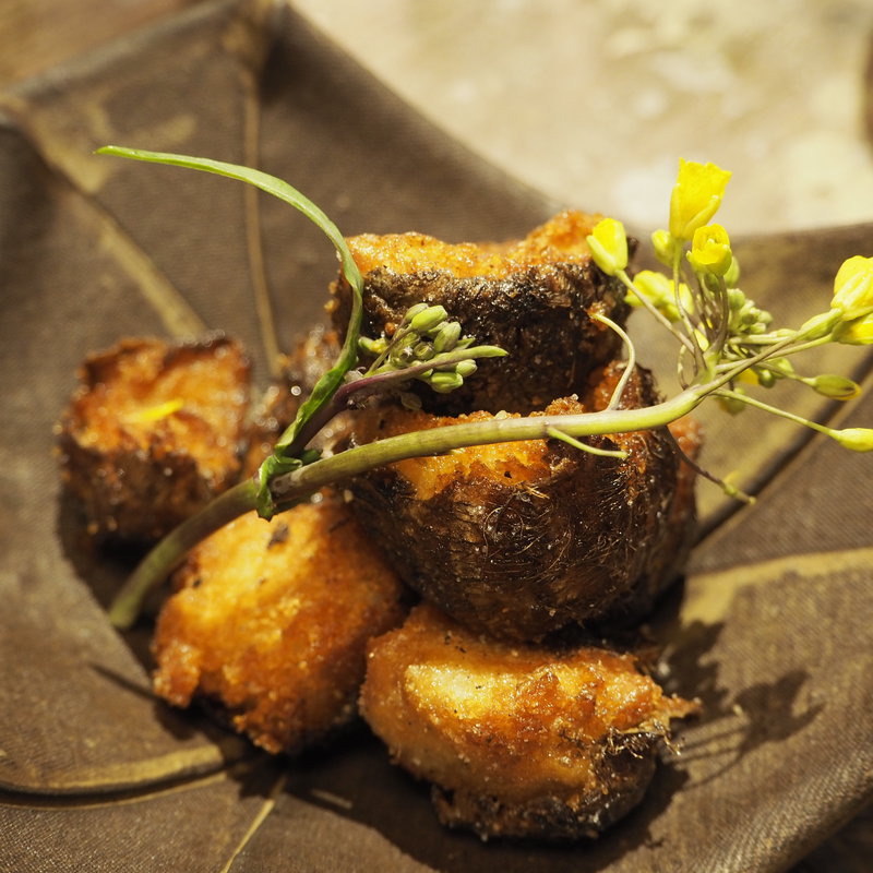 里芋の皮付き揚げ(WE ARE THE FARM 恵比寿店)