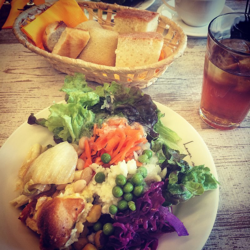 ランチのビュッフェサラダ、パン、ドリンク(ルヴェソンヴェール 南大沢)