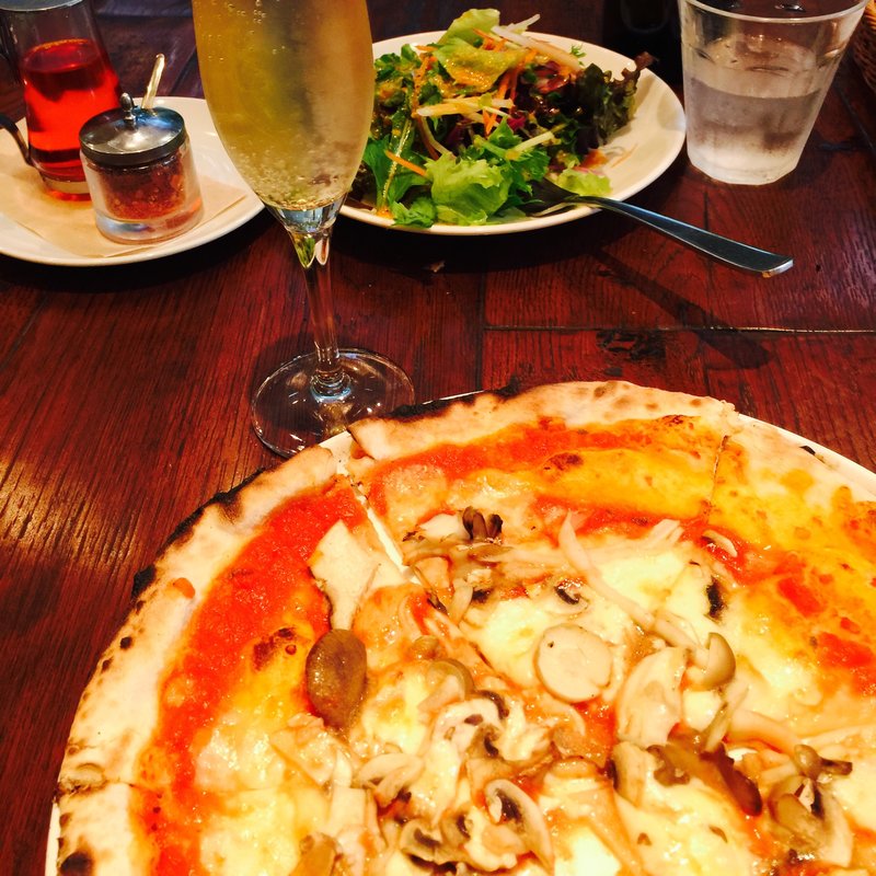 フンギ(きのこ)のピッツァ(ピッツェリア マレンマ 大手町 )