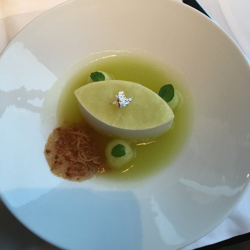 国産マスクメロンパルフェとスープ(ザ・ロビーラウンジ／シャングリ・ラ 東京)