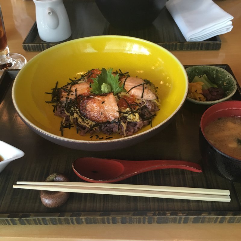 鮭とイクラのご飯(ルーメ （LUME）)