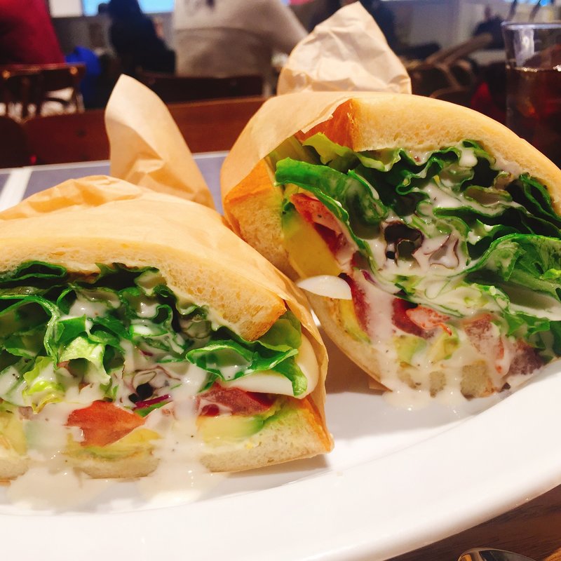 海老とアボカドのサンドイッチ(ゴントラン シェリエ 渋谷店 （GONTRAN CHERRIER）)