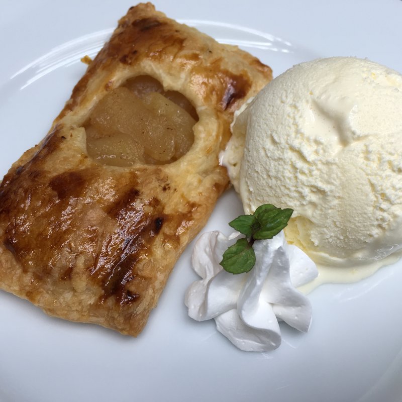 アップルパイ バニラアイス添え(island cafe & bar)