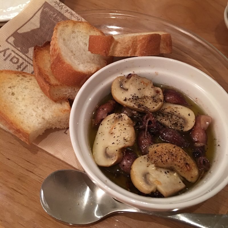 ホタルイカとマッシュルームのアヒージョ(マムズ キッチン イプ （MAM'S KITCHIEN ipu）)