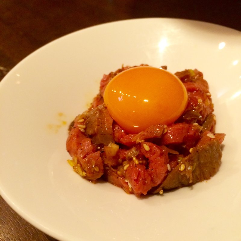 極上赤身のローストユッケ(炭火焼肉ホルモンうしごろ中目黒店)