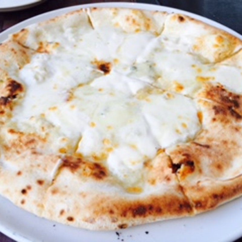 ４種チーズのピッツァ(ミアボッカエミオ石神井公園店 （Mia Bocca）)