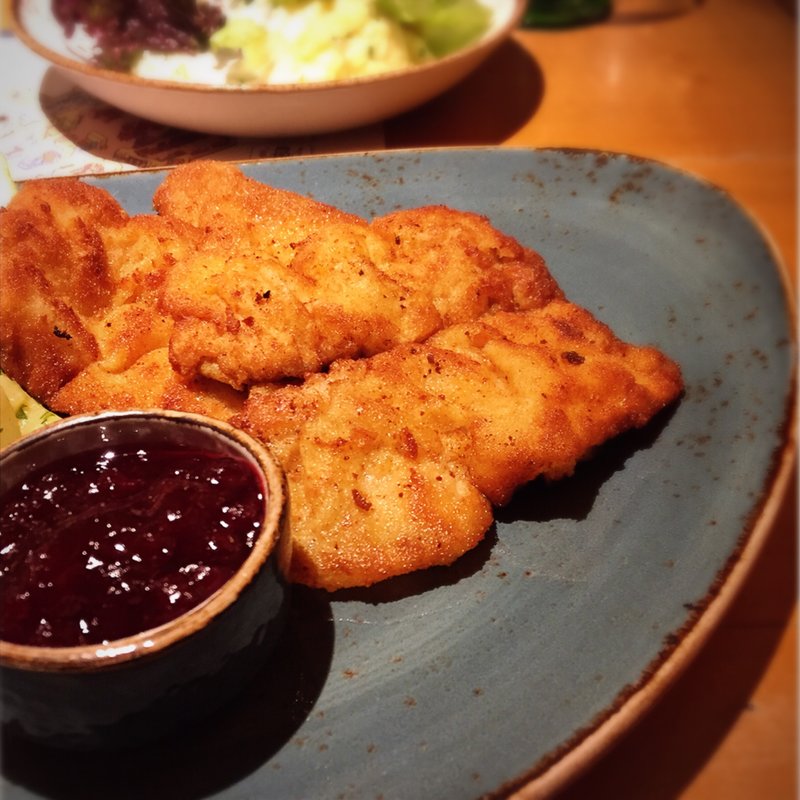 ウィーン風シュニッツェル(Ratskeller München)