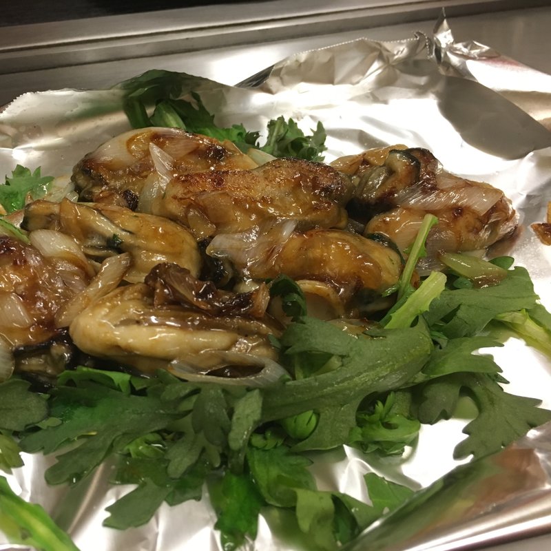 牡蠣と春菊の鉄板焼き(なかちゃん )