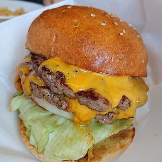 Double cheese burger(Moose Hills Burger)