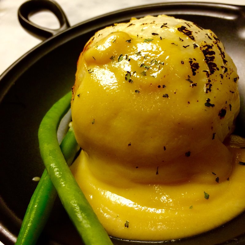 まるごと新玉ネギの窯焼きグリル(happy dining cLover （ハッピーダイニング クローバー）)