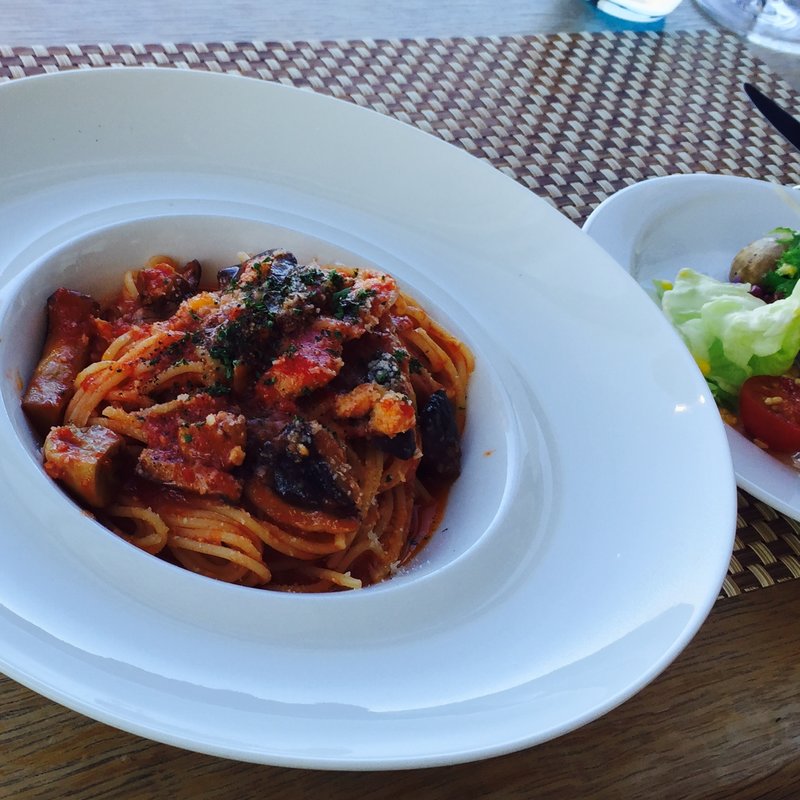 しゃもといろんなキノコのトマトソース、ボスカイオーラ風(ラ・ソラシド フードリレーションレストラン (LA SORA SEED FOOD RELATION RESTAURANT))