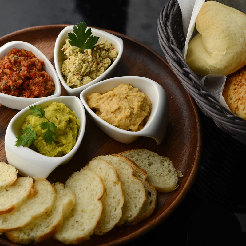 バケットと4種のソース(ブルガズアダ)