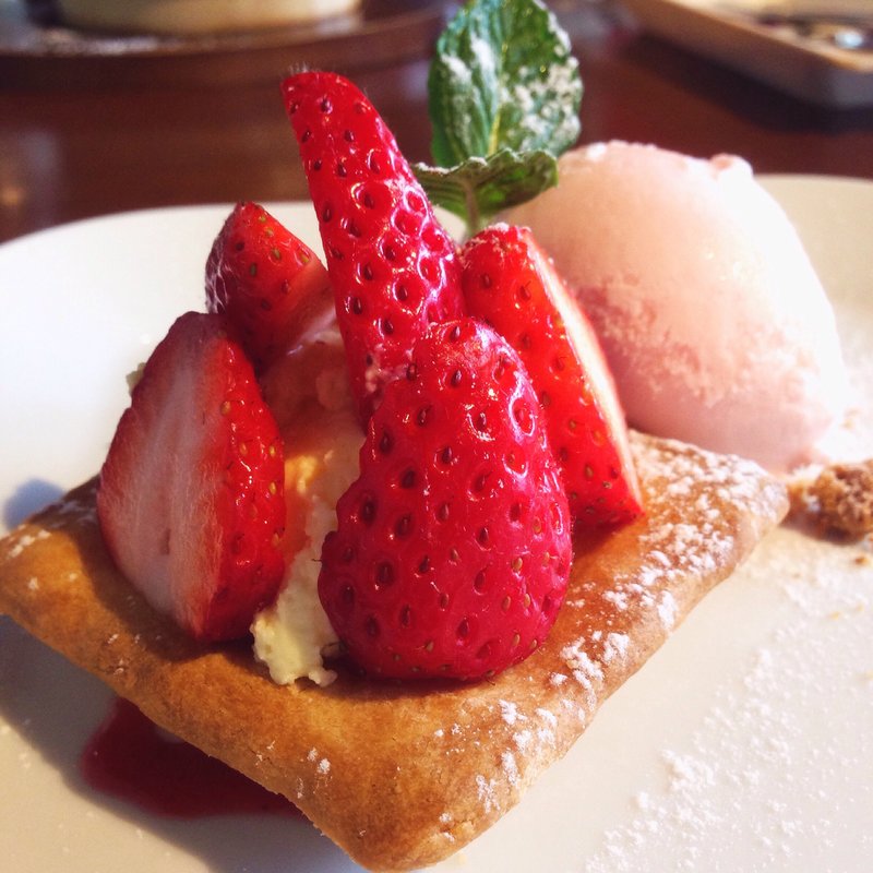 いちごタルトさくらアイス添え(feal （フィール）)