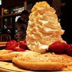 ストロベリー、ホイップクリームとマカデミアナッツ(eggs'n Things)