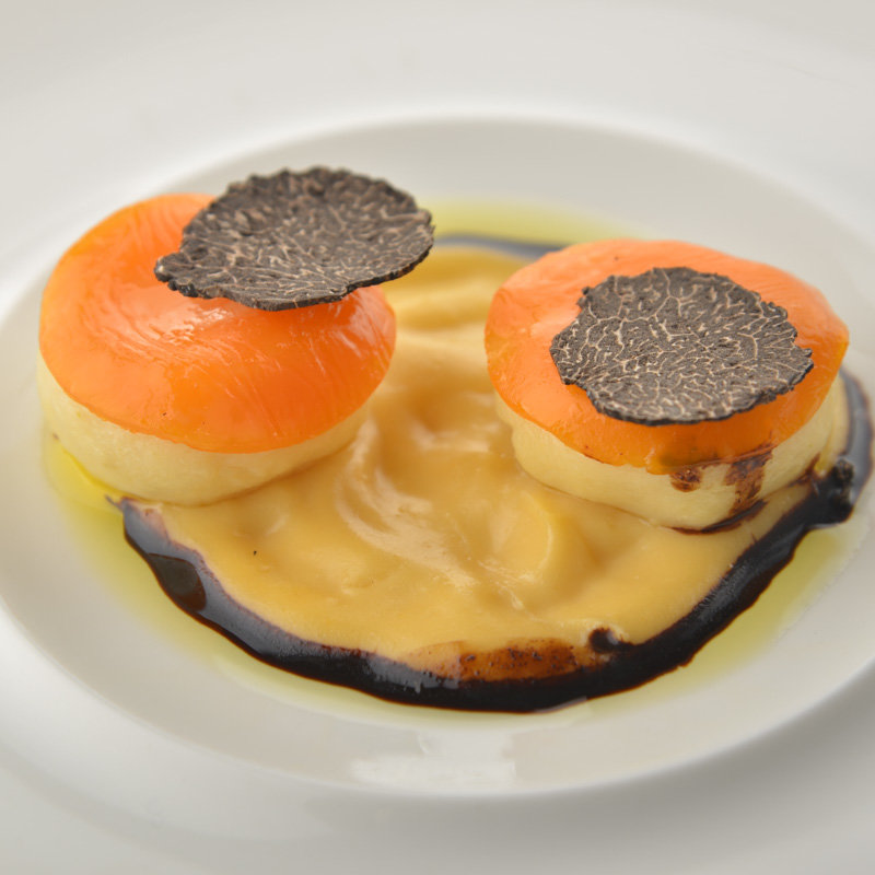 大根と杏子のクリーム仕立て　トリュフを添えて(マンサルヴァ （MANSALVA）)