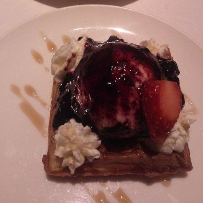 アイス乗せワッフル(カフェ金花茶（きんかちゃ）)