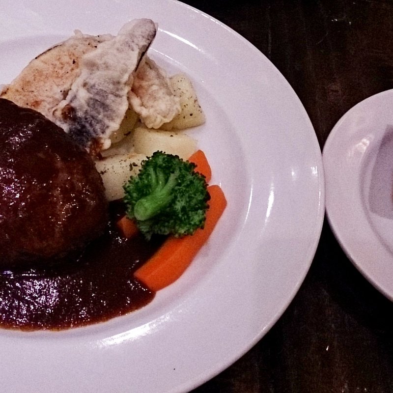 ハンバーグランチ(マンハッタングリル )