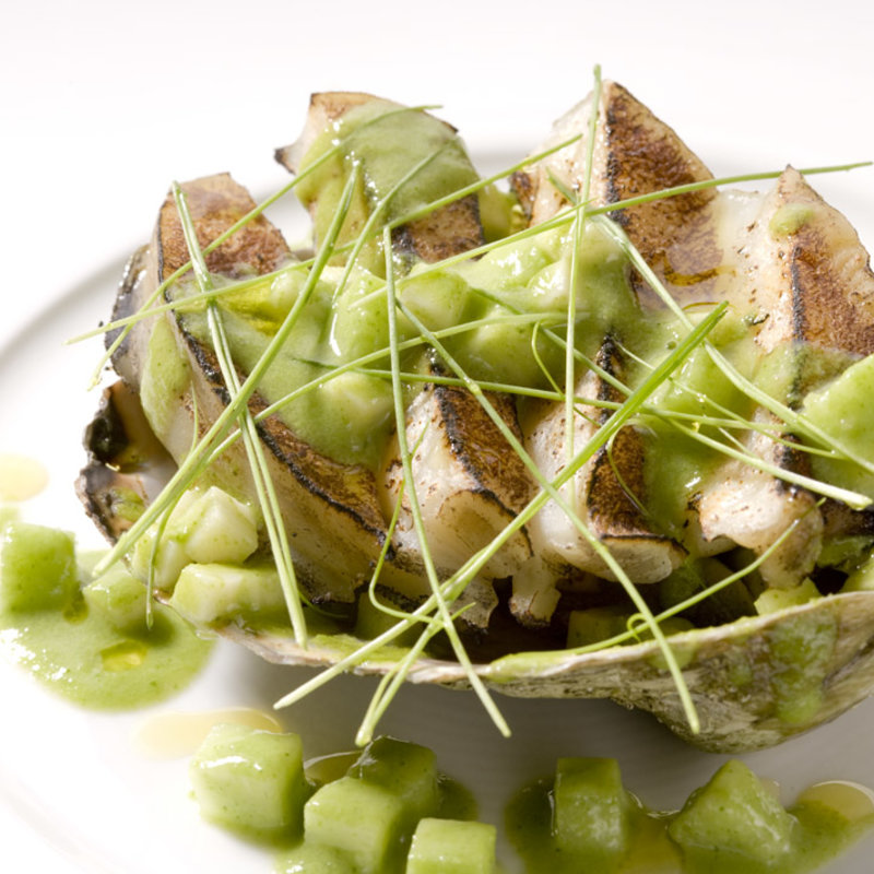 アワビのグリル　アボカドとともに(カザン)