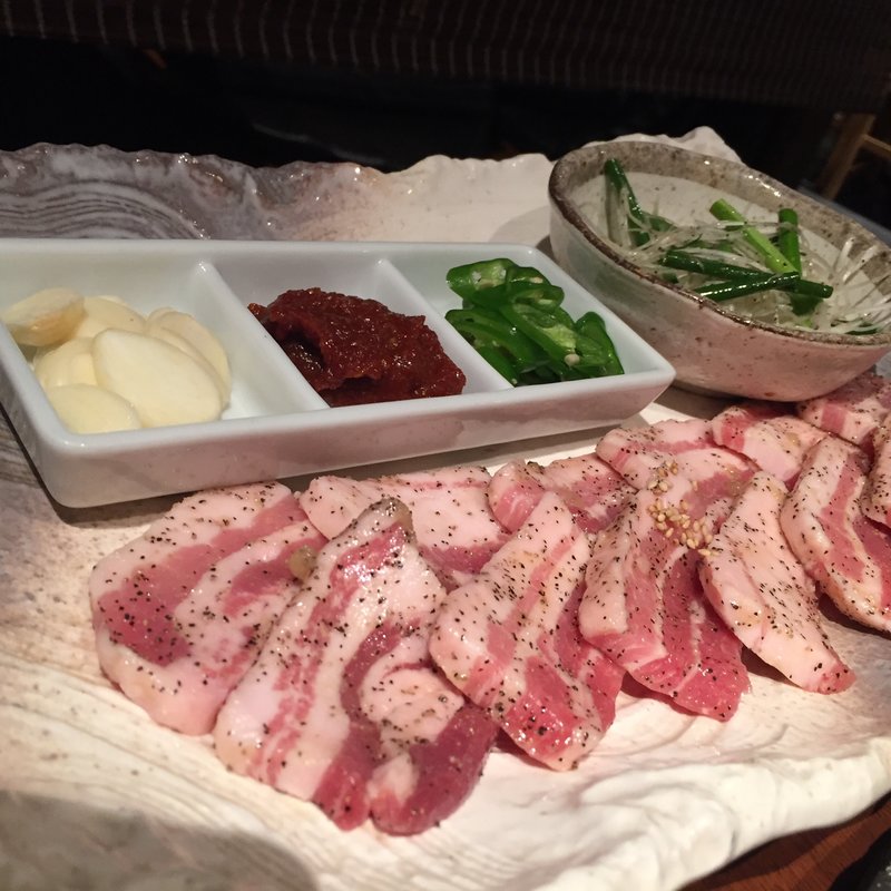 美濃健豚のサムギョプサル(炭火焼肉酒家 びっくりや 大井町店)