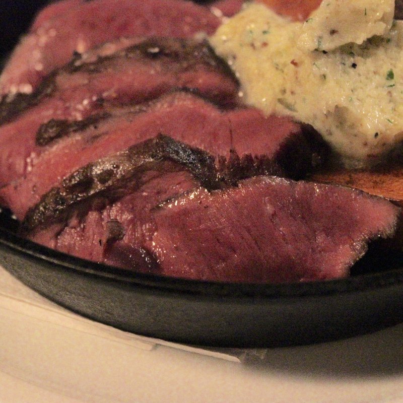 和牛ハツの鉄板焼き ブルゴーニュ風(東京ワインバル八十郎 築地店)