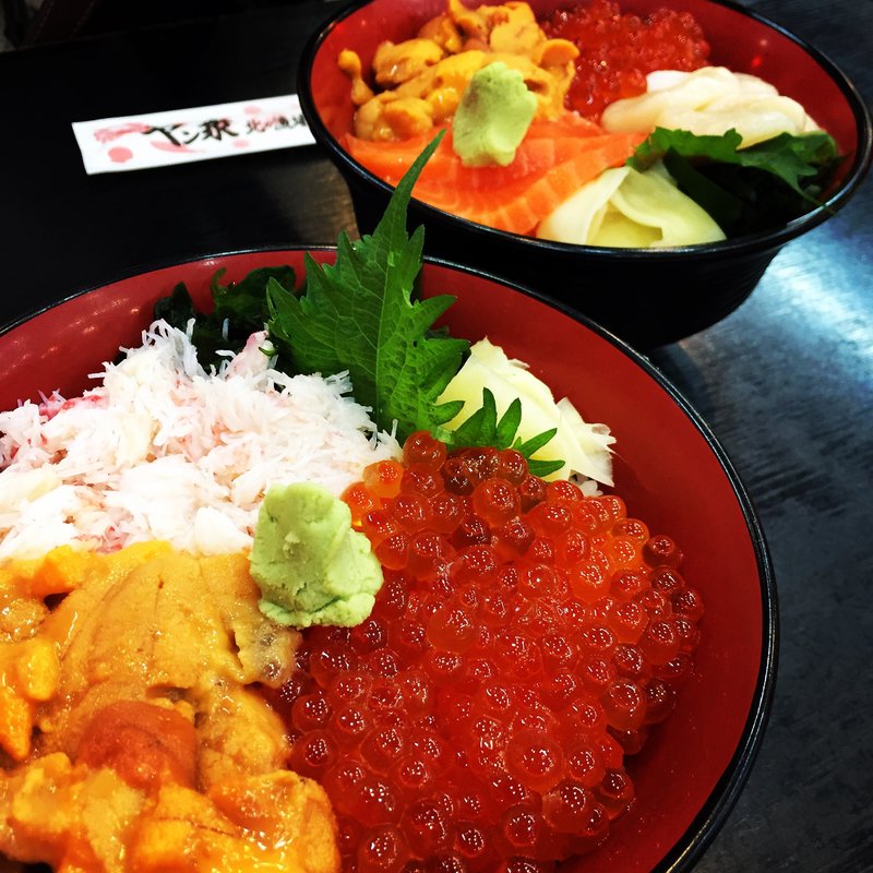 人気三色丼(北の魚場)