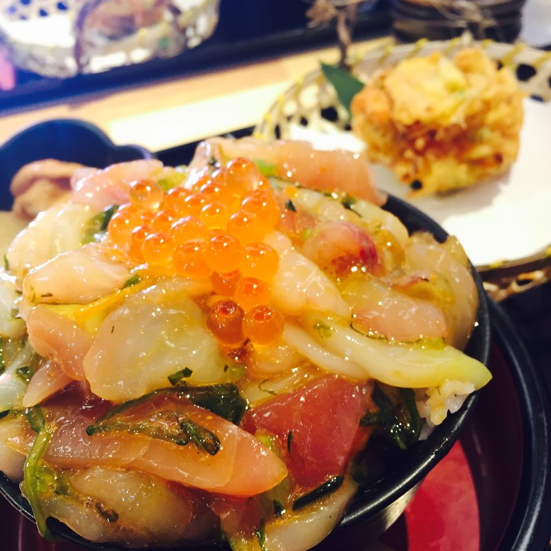 豪快！海鮮ぶっかけこぼれ飯(いわて三陸水産組合)