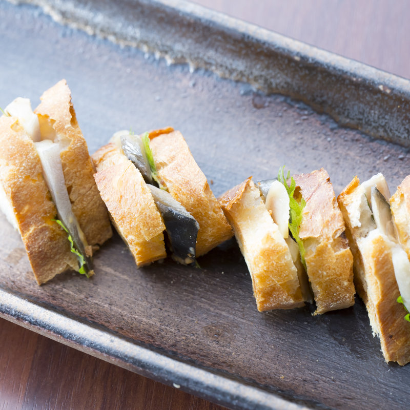 サバのサンドイッチ(雪洞 （ぼんぼり）)