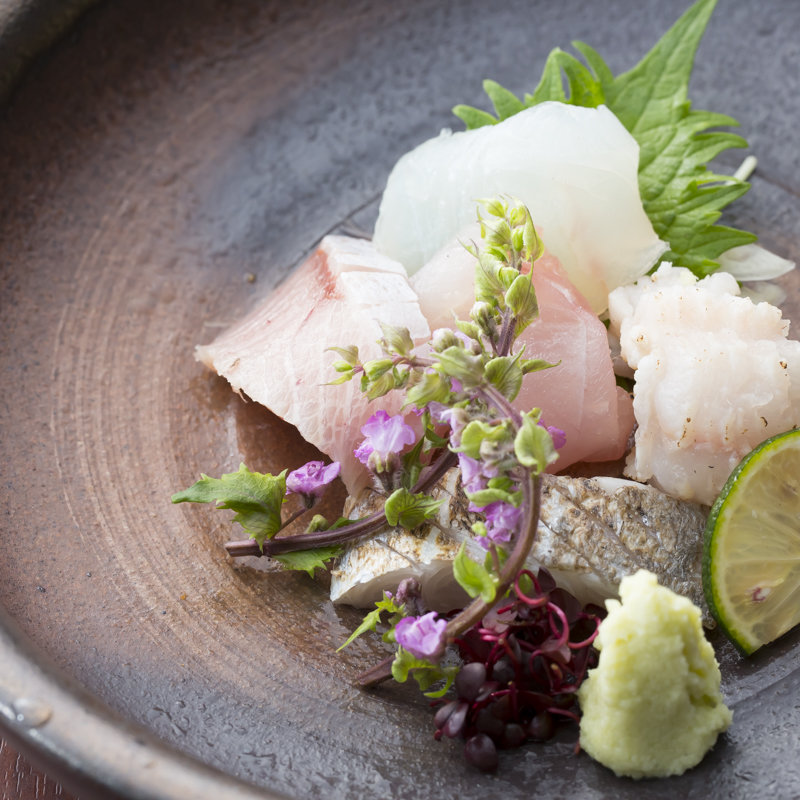 鮮魚の盛り合わせ(雪洞 （ぼんぼり）)