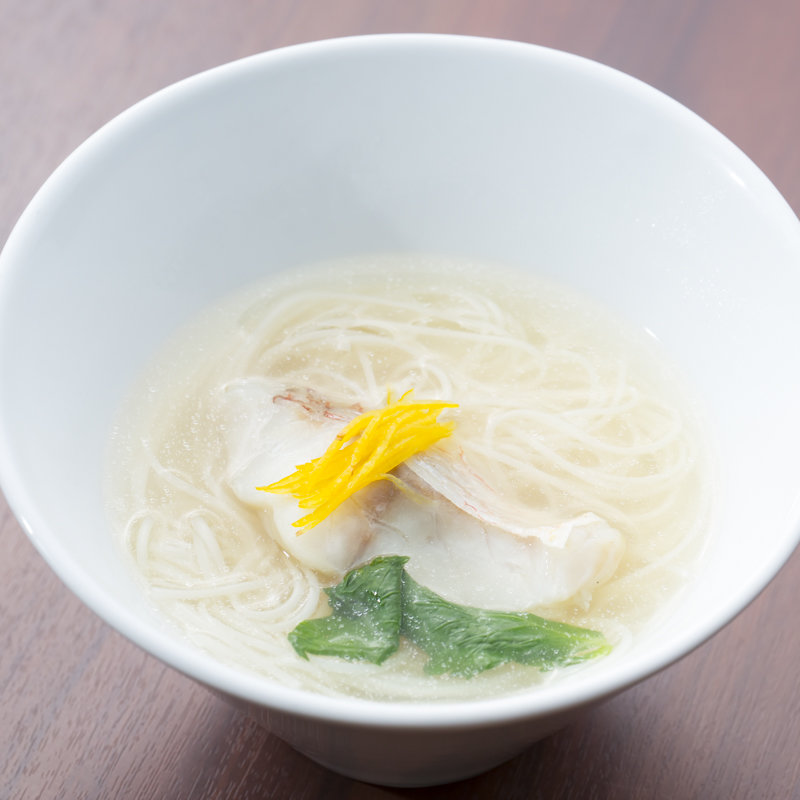 鯛のにゅうめん(雪洞 （ぼんぼり）)