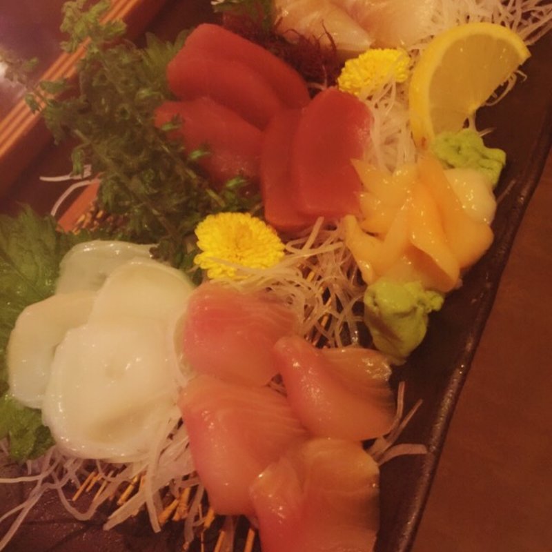 鮮魚の刺身盛り合わせ(やまがた屋)