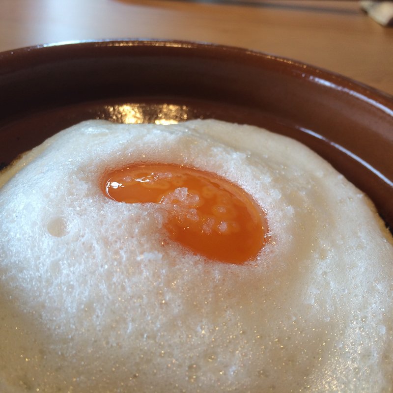 レースの目玉焼き（スペイン風目玉焼き）(Runner's BAR CORRER)