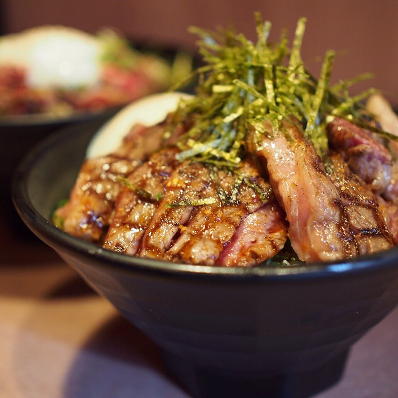 黒毛和牛ステーキ丼(肉丼専門 富士晃)