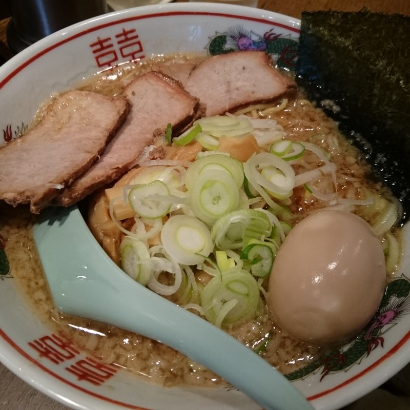 チャーシュー 玉子 二番味 （ 背脂ふつう ）(東京屋台らーめん 翔竜)