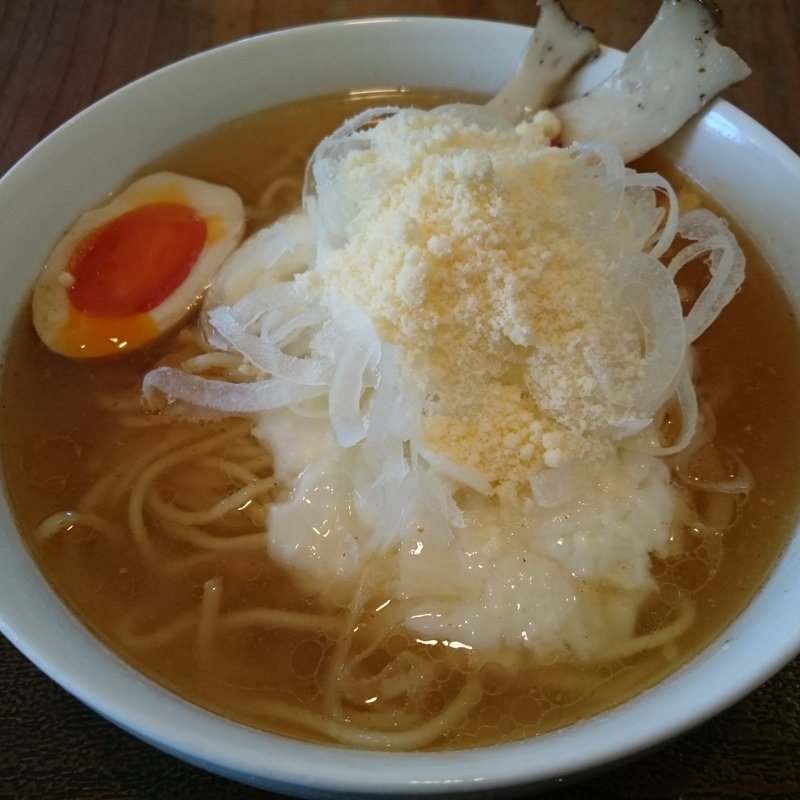 濃厚チーズの琥珀そば(琥珀 （こはく）)