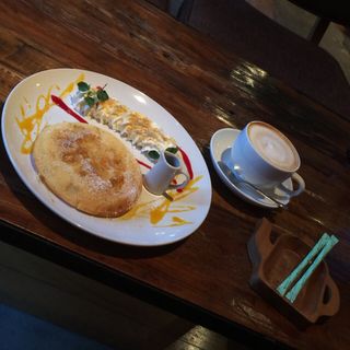 こだわり卵の石窯焼きフレンチパンケーキ(アルマドカフェ＆バー)